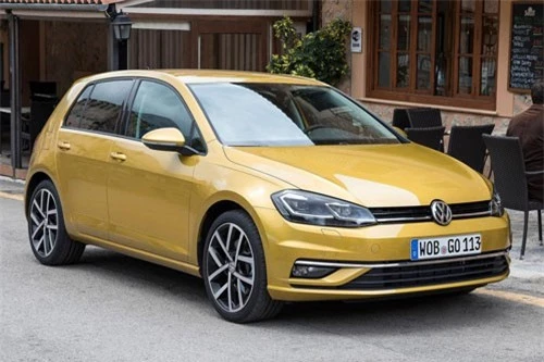 9. Volkswagen Golf (giá khởi điểm: 21.845 USD).