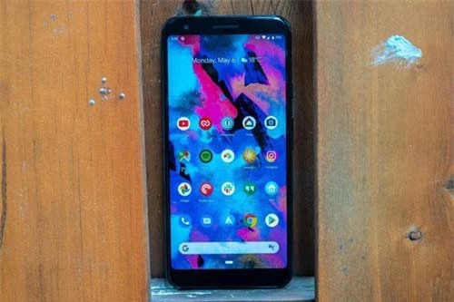 Google Pixel 3a XL sử dụng màn hình OLED 6 inch, độ phân giải Full HD Plus (2.160x1.080 pixel), mật độ điểm ảnh 402 ppi. Màn hình này chia theo tỷ lệ 18:9.