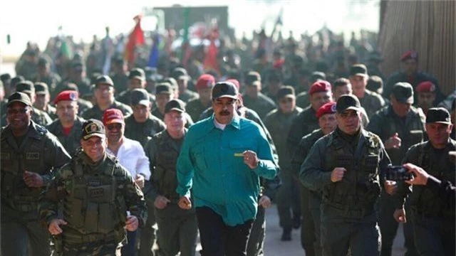 Mỹ dọa trừng phạt quân đội Venezuela nếu không rời bỏ Tổng thống Maduro - 1