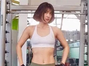 Từng trầm cảm muốn nhảy lầu, mẹ một con "trở lại" đẹp ngỡ ngàng
