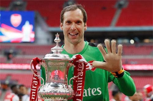 Tranh cúp với Chelsea, Cech là "thần tài" của Arsenal