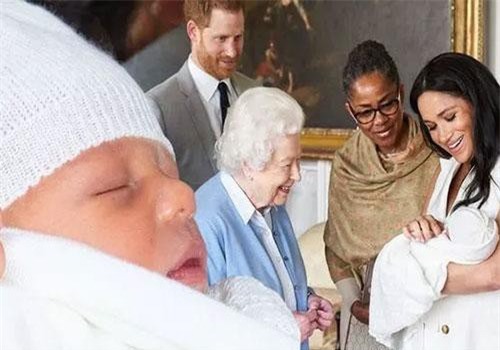 Không chỉ thay đổi lịch sử hoàng gia, con trai đầu lòng của Meghan còn là đứa trẻ sẽ “làm nên chuyện”, tác động không hề nhỏ đến nước Anh vì điều này