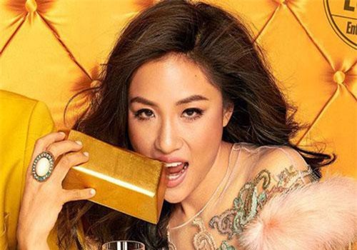 Nữ chính "Con nhà siêu giàu châu Á" bị tố ăn cháo đá bát, đồng nghiệp ấn nút like đồng tình