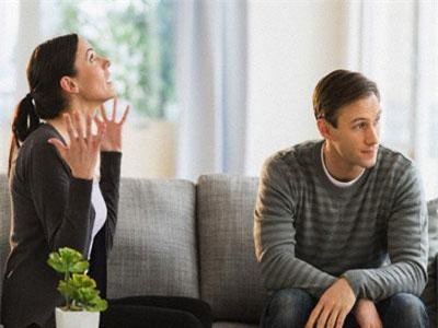 Để ngăn cản chồng với người cũ, tôi đã phải gồng mình lên biến bản thân thành một người ghê gớm nhưng chẳng làm anh chột dạ chút nào