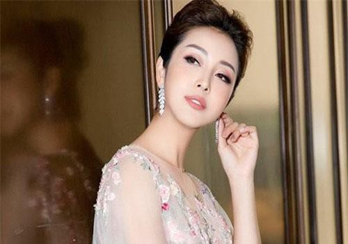 Jennifer Phạm chính thức lên tiếng sau sự cố ngất xỉu, ngã rách trán vì làm việc kiệt sức