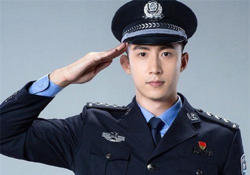 Netizen Trung khen phim mới của Hoàng Cảnh Du nức nở, "quên" luôn phốt ngoại tình chưa nguội