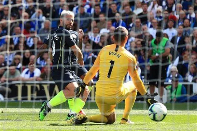 Brighton 1-4 Man City: Thầy trò Guardiola vô địch Premier League - 10