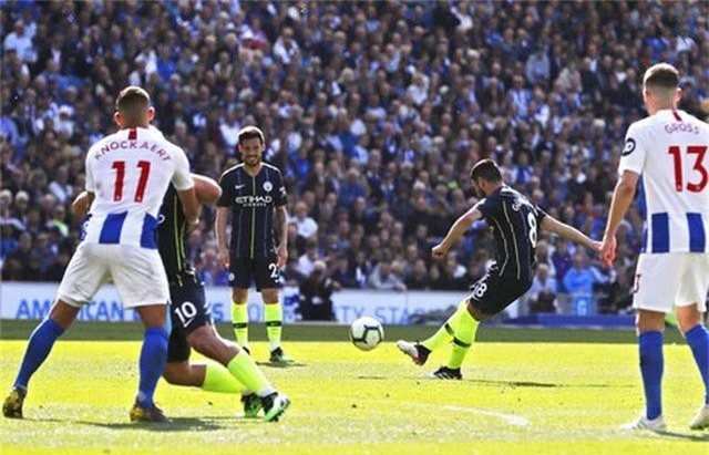 Brighton 1-4 Man City: Thầy trò Guardiola vô địch Premier League - 3