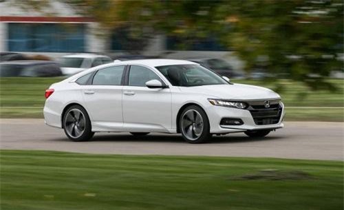 Nên chọn Honda Accord 2.4AT hay Toyota Camry 2019?