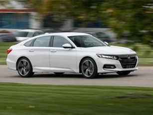 Nên chọn Honda Accord 2.4AT hay Toyota Camry 2019?