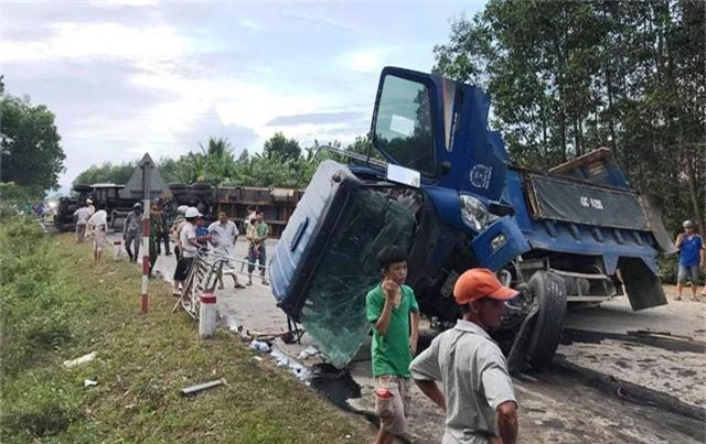 Tai nạn liên hoàn trên đường tránh Nam Hải Vân - Ảnh 1.