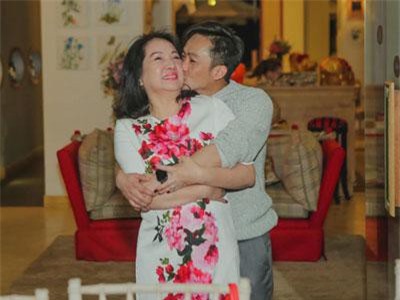 Thay vì nói lời yêu thương Đàm Thu Trang như thường lệ, Cường Đô La giờ lại ngọt ngào với một người phụ nữ khác