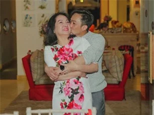 Thay vì nói lời yêu thương Đàm Thu Trang như thường lệ, Cường Đô La giờ lại ngọt ngào với một người phụ nữ khác