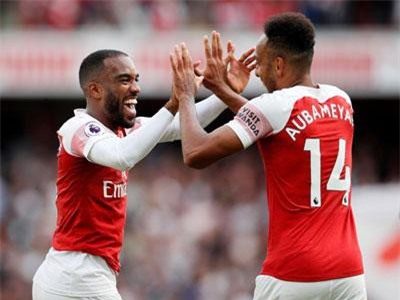 Arsenal chi đậm trói chân ‘song sát’