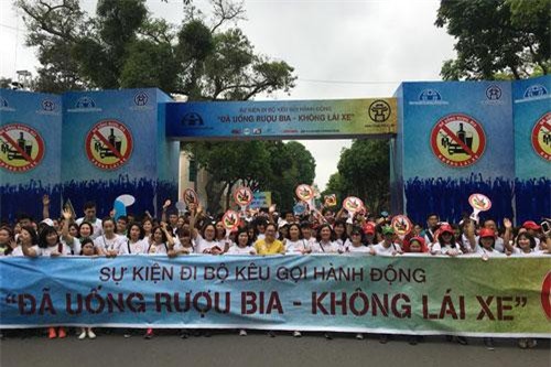 Hàng nghìn người dân Thủ đô đi bộ kêu gọi hành động “Đã uống rượu bia - Không lái xe”