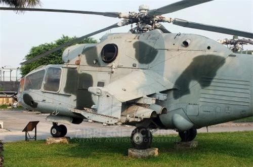 Điểm độc đáo của Mi-24 ở chỗ, ngoài khả năng vũ trang mạnh mẽ thì Mi-24 giữ lại khả năng chở quân như trực thăng vận tải thông thường. 