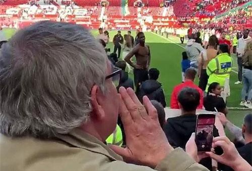 Paul Pogba bị CĐV M.U chửi rủa, đuổi sang Real