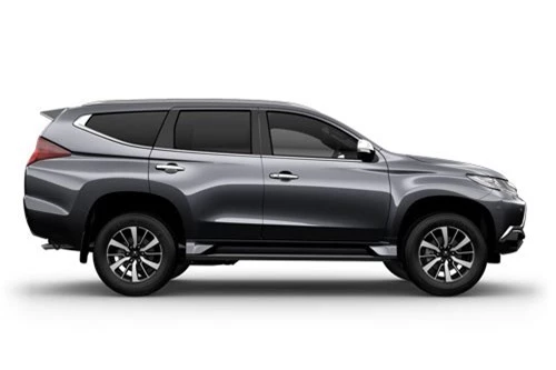 =8. Mitsubishi Pajero Sport (doanh số: 50 chiếc).