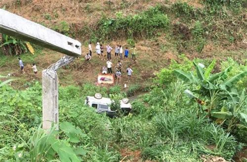  Lào Cai: Ô tô 7 chỗ lao xuống vực, hai vợ chồng thương vong