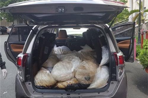 CLIP HOT (13/5): Nữ tài xế lùi xe cán chết người tại Hà Nội, cảnh khám xét và thu giữ 500kg ma túy tại PT.HCM