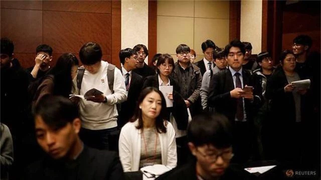 Tỷ lệ thất nghiệp cao, thanh niên Hàn Quốc đổ xô ra nước ngoài săn việc - 1