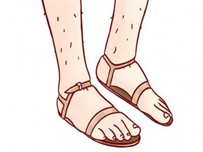 Đi mua giày dép nhớ tránh những lỗi sai này để không làm biến dạng chân nghiêm trọng