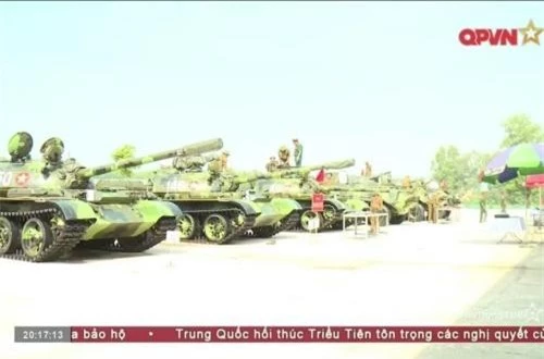 Chúng ta thường biết đến trong lịch sử bộ đội tăng – thiết giáp Việt Nam chủ yếu sử dụng các dòng xe tăng do Liên Xô và Trung Quốc sản xuất. Ngoài ra, sau năm 1975, quân đội ta có tiếp nhận đưa vào trang bị một số xe tăng của Mỹ (M41, M48) – chiến lợi phẩm thu giữ được từ quân đội VNCH. Trong ảnh, các xe tăng T-54 của bộ đội Lữ đoàn 203. Nguồn ảnh: Kênh Quốc phòng Việt Nam