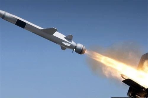 Cận cảnh phiên bản tên lửa NSM bắn từ tàu chiến.
