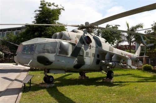 Mi-24 là loại trực thăng tấn công hạng nặng do Liên Xô phát triển từ cuối những năm 1960, được sản xuất cho tới tận ngày nay. Đây là một trong những trực thăng chiến đấu thành công nhất thế giới và cũng thuộc hàng độc đáo nhất thế giới.