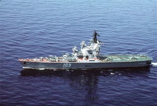 Tàu sân bay trực thăng Leningrad lớp Moskva tại thời điểm năm 1990