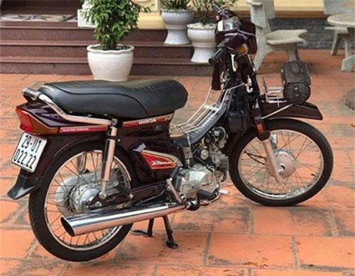 Sốc với Honda Dream Thái đời 2001 hét giá hơn 100 triệu đồng