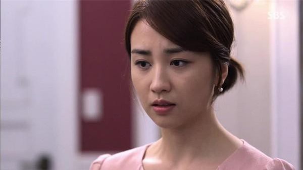 Nh&#x1EAD;n c&#xFA; t&#xE1;t ch&#xE1;y m&#xE1; t&#x1EEB; ch&#x1ED3;ng ngay trong b&#x1EC7;nh vi&#x1EC7;n, t&#xF4;i &#xF4;m u&#x1EA5;t ngh&#x1EB9;n b&#x1ECF; v&#x1EC1; nh&#xE0; &#x111;&#x1EBB; &#x111;&#x1EC3; m&#x1EB7;c c&#x1EA3; nh&#xE0; ch&#x1ED3;ng t&#x1EF1; m&#xEC;nh ch&#x103;m nhau