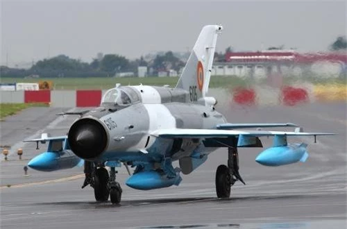 Theo đó, Không quân Romania từ nhiều năm trước đã thực hiện chương trình nâng cấp khoảng 100 chiếc MiG-21 21M/MF/UM lên gói MiG-21 LanceR.