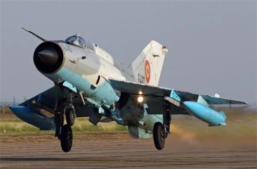 So với MiG-21 nguyên bản, MiG-21 LanceR C thay đổi rất nhiều, hầu hết bên trong chiếc máy bay gồm hệ thống điện tử, radar, vũ khí…