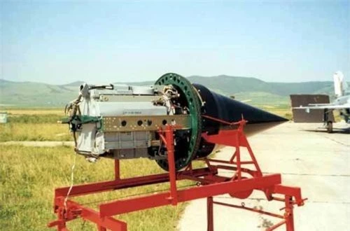 MiG-21 LanceR C trang bị hệ thống radar điều khiển hỏa lực hiện đại EL/M-2032 có tầm trinh sát xa tới 150km, theo dõi đồng thời 8 mục tiêu cùng lúc và dẫn hướng tên lửa diệt một mục tiêu trong số đó.