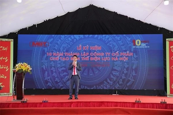 Ông Trần Văn Nam phát biểu tại lễ kỉ niệm. 