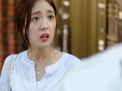 Mải "buôn chuyện" với bạn cũ đến quên giờ nấu cơm, em chết sững trước hành động của chồng