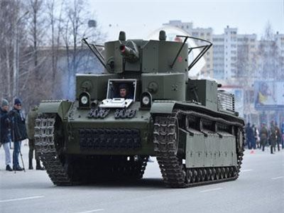 Kỳ diệu dàn vũ khí “khủng” CTTG 2 duyệt binh ngoài Moscow