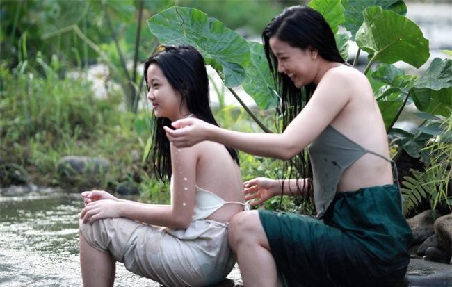 Maya nói gì khi gây sốc với cảnh lộ ngực, hôn đồng giới, ân ái táo bạo cùng trai trẻ?