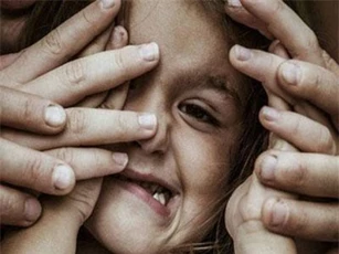 Bảo vệ con khỏi kẻ ấu dâm: Nếu chưa dạy con 9 điều này thì cha mẹ hãy khẩn trương lên