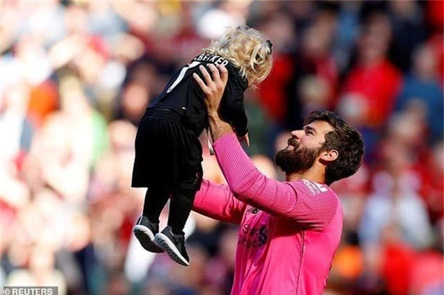 Alisson Becker đáng giá từng xu với giá trị chuyển nhượng 65 triệu bảng - 3