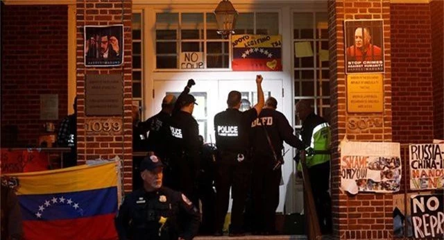 Mỹ đột kích Đại sứ quán Venezuela tại Washington - 1