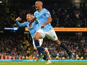 Nhờ đâu Man City thắng Liverpool trong cuộc đua lịch sử?