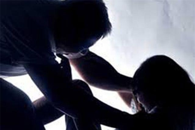 Lào Cai: Đề nghị đổi tội danh vụ cha dượng xâm hại tình dục con gái 11 tuổi