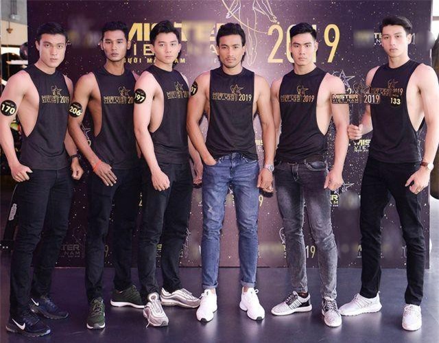 Dàn mỹ nhân Việt gợi cảm “bấn loạn” trước hơn 200 mỹ nam 6 múi