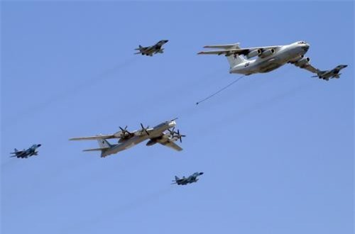 Soi sức mạnh của “oanh tạc cơ” già nua nhất Không quân Nga