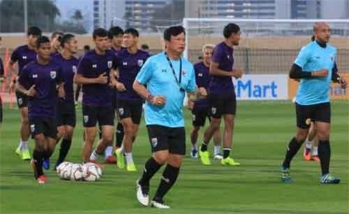 HLV Thái Lan hết lời khen ngợi đội tuyển Việt Nam trước King’s Cup