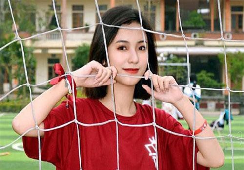 Nữ sinh 2001 được báo Trung gọi là "cực phẩm hot girl" với nhan sắc trong sáng tựa nữ chính phim thanh xuân vườn trường