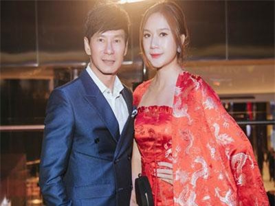 Minh Hà diện váy đỏ kỳ công gây choáng, "mẹ 4 con" mà đẹp thế này thì ai địch lại