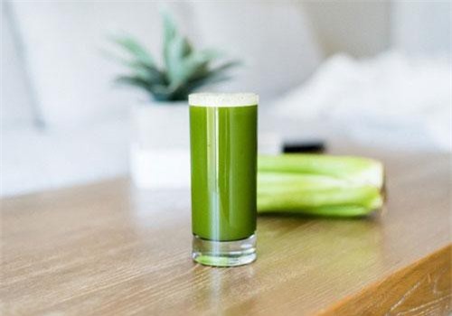 Trào lưu uống nước ép cần tây để giảm cân, làm đẹp da: Chuyên gia nhắc điều phải nhớ trước khi làm, 2 đối tượng này không được uống